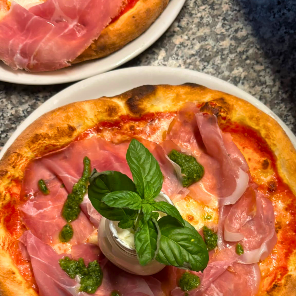 Atmosfera calda e accogliente della sala del ristorante C'era una volta Ristò